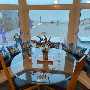 Harbour View Maisonette: Seaside Family Retreat Apartment